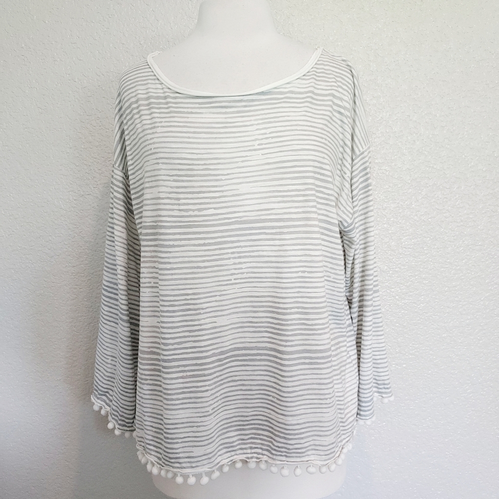 🔴3/$20 Atwell Gray & White Striped Tunic Blouse Size Large
